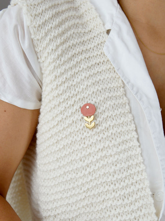 Ravissante petite broche fleur en cuir vieux rose et or