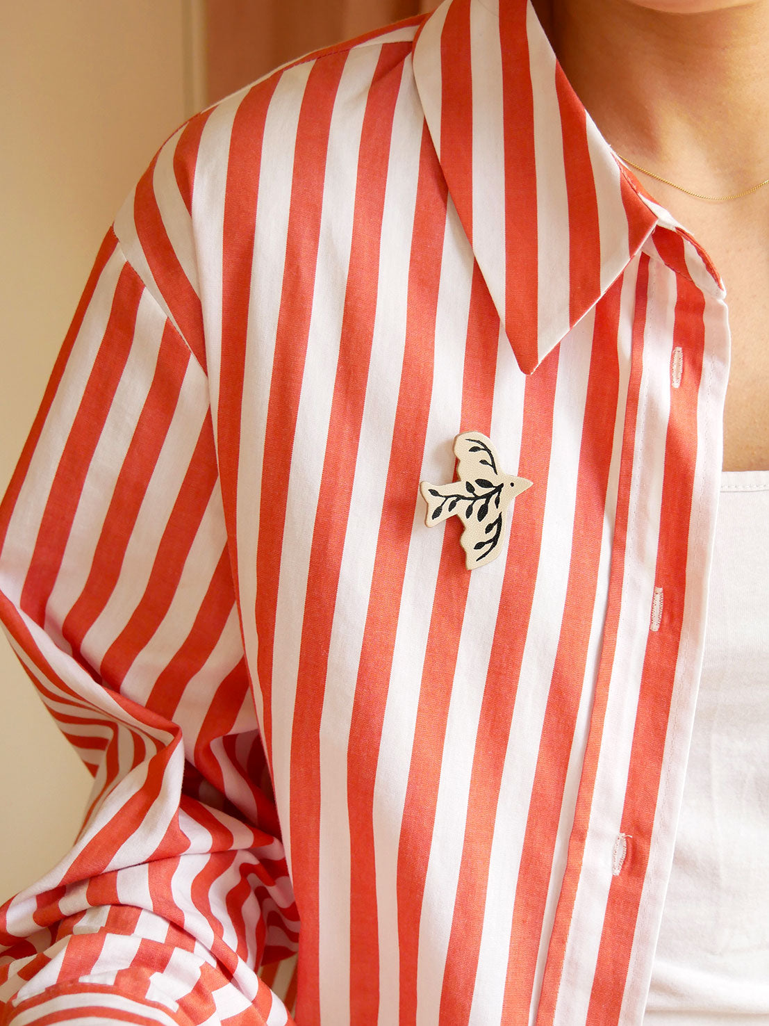 L'envolée - pin's oiseau en cuir