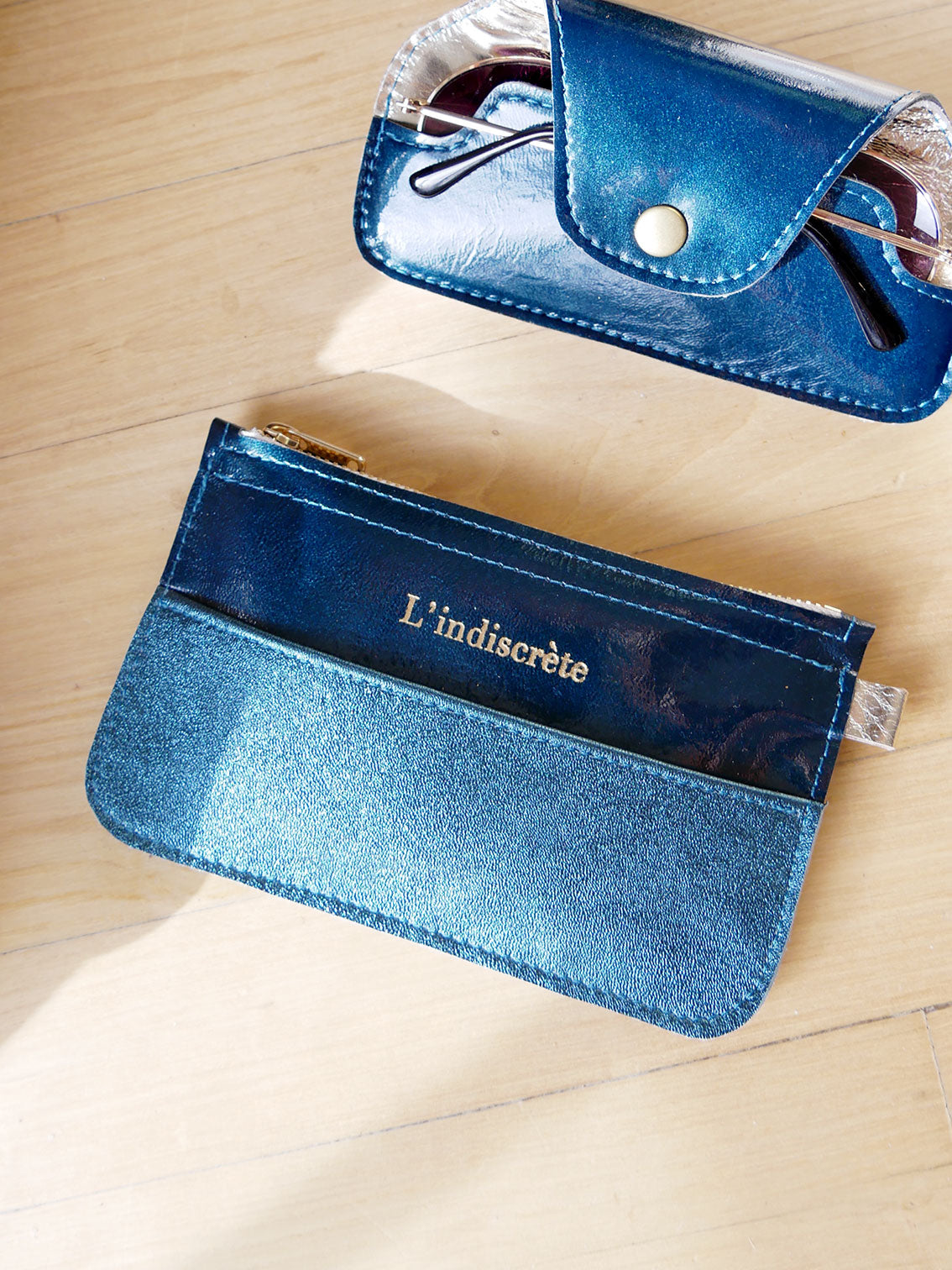 Pochette en cuir bleu canard - P124