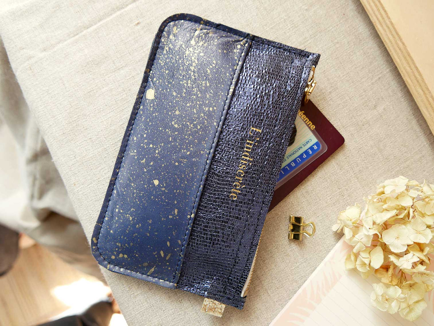 Pochettes en cuir bleu nuit et or P109/ P110 / P112