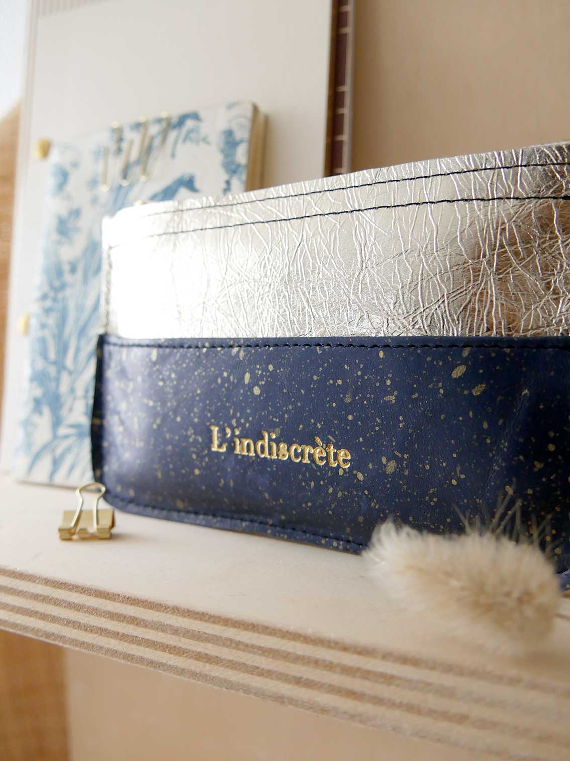 Pochettes en cuir bleu nuit et or P109/ P110 / P112