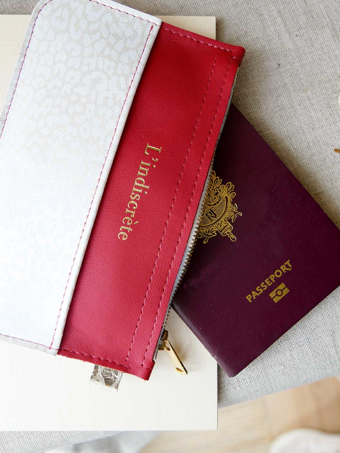 Pochette en cuir rouge - P78 / P80