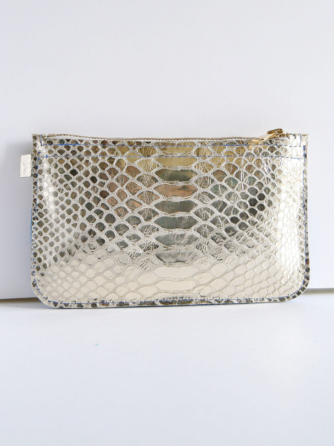 Pochette en cuirs or et bleu P108