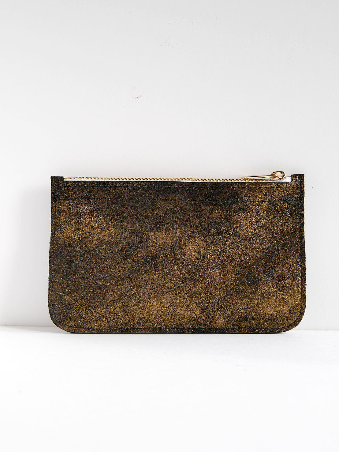 Pochette en cuir noir et or pailleté à vagues - P140