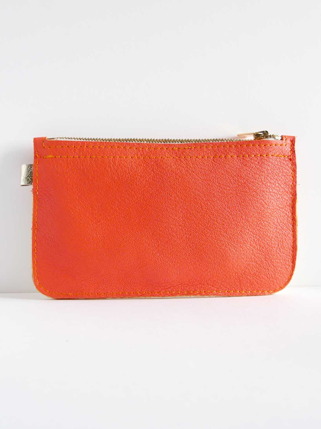 Pochette en cuir orange et or - P69