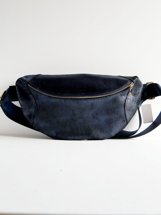 Banane - n°41 Cuir bleu nuit brillant