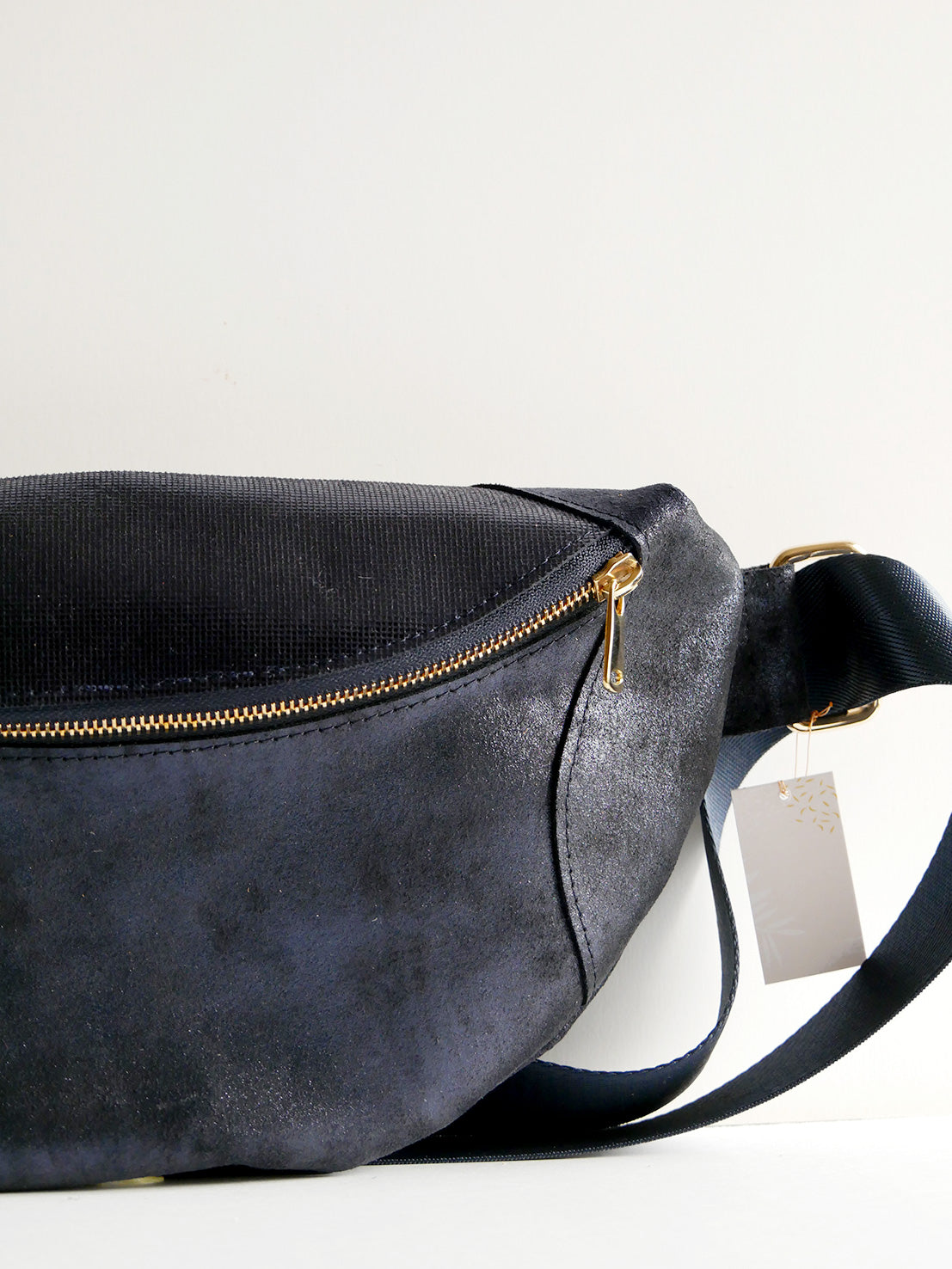 Banane - n°41 Cuir bleu nuit brillant