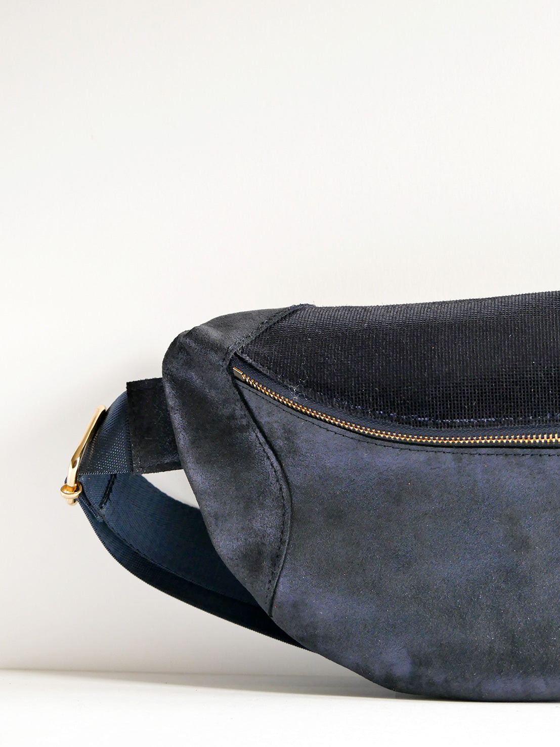 Banane - n°41 Cuir bleu nuit brillant