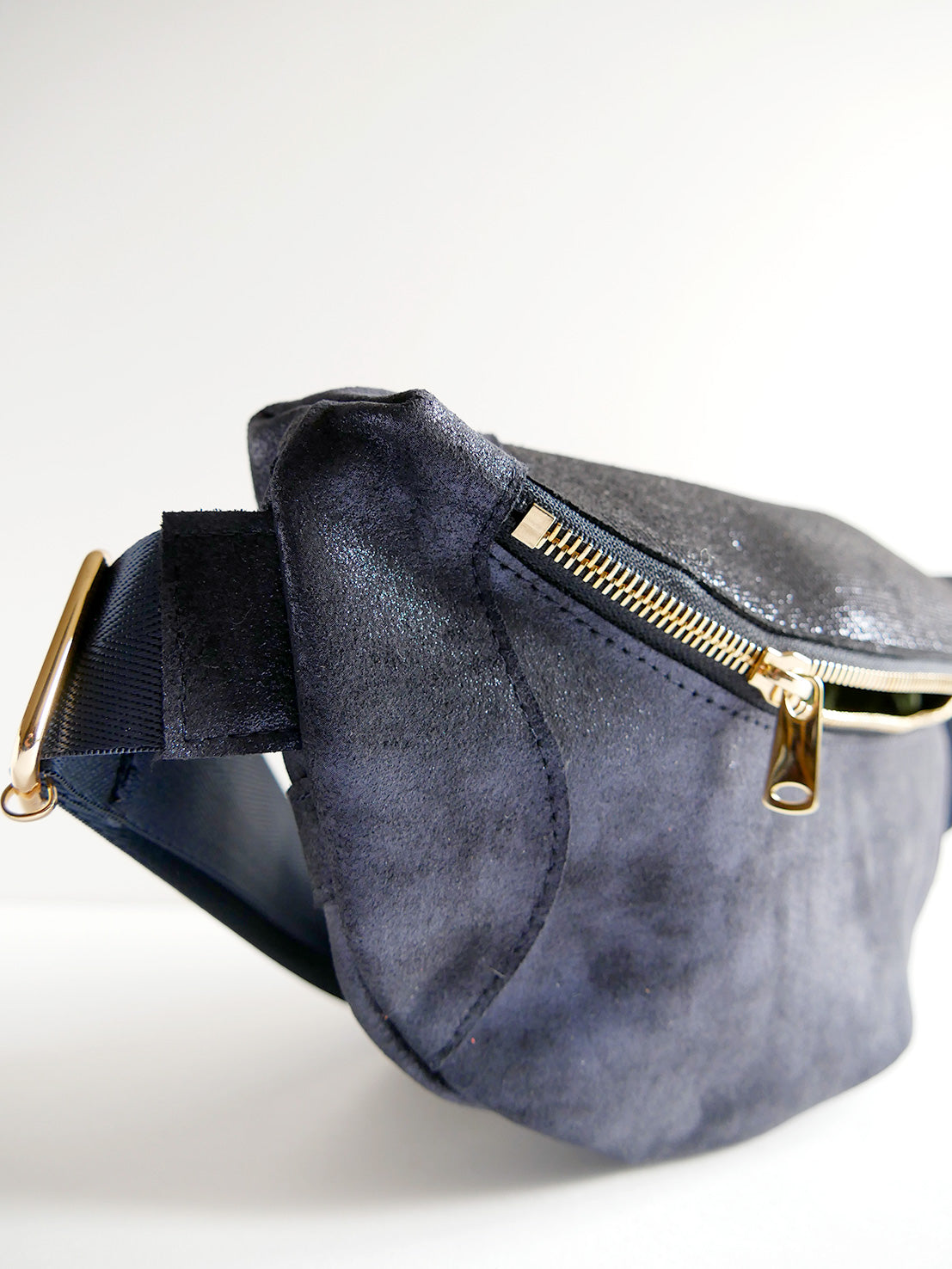 Banane - n°41 Cuir bleu nuit brillant