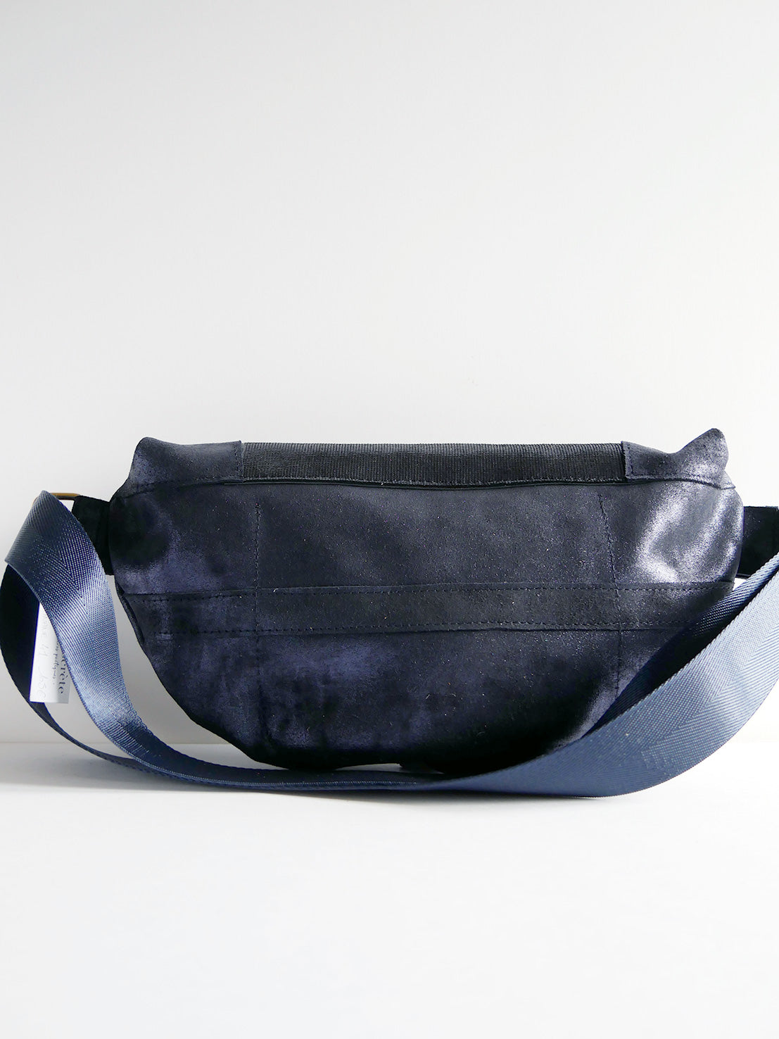 Banane - n°41 Cuir bleu nuit brillant