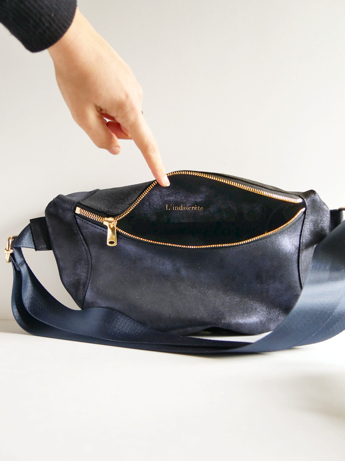 Banane - n°41 Cuir bleu nuit brillant