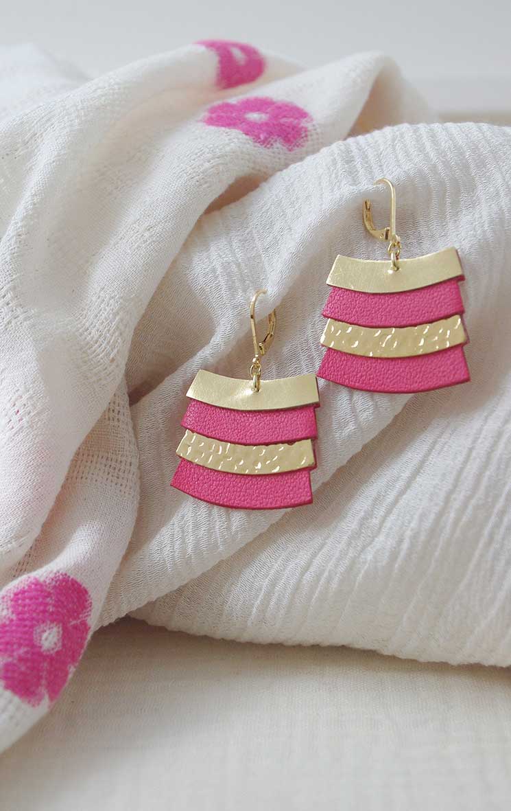 Cadix - Boucle d'oreilles en cuir rose fuchsia et or