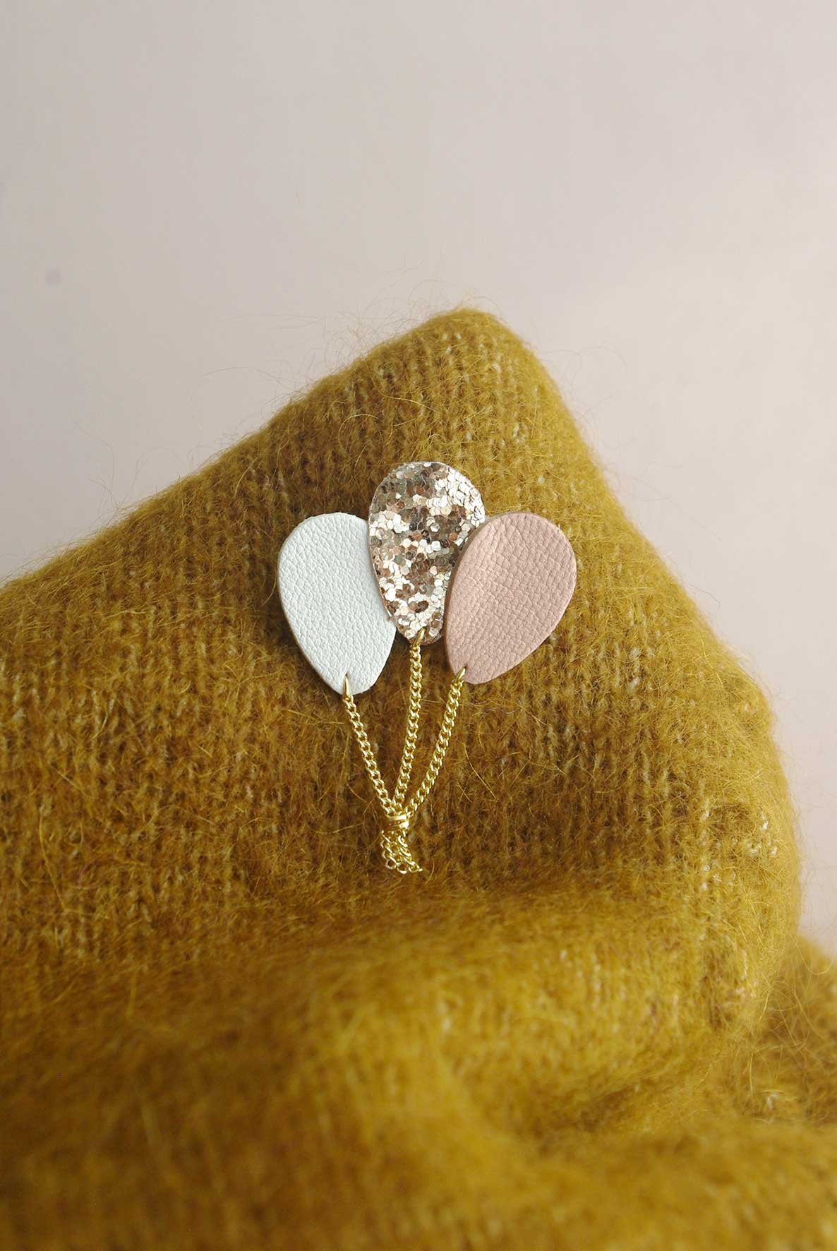 Les ballons - Broche ballons en cuir rose et paillettes