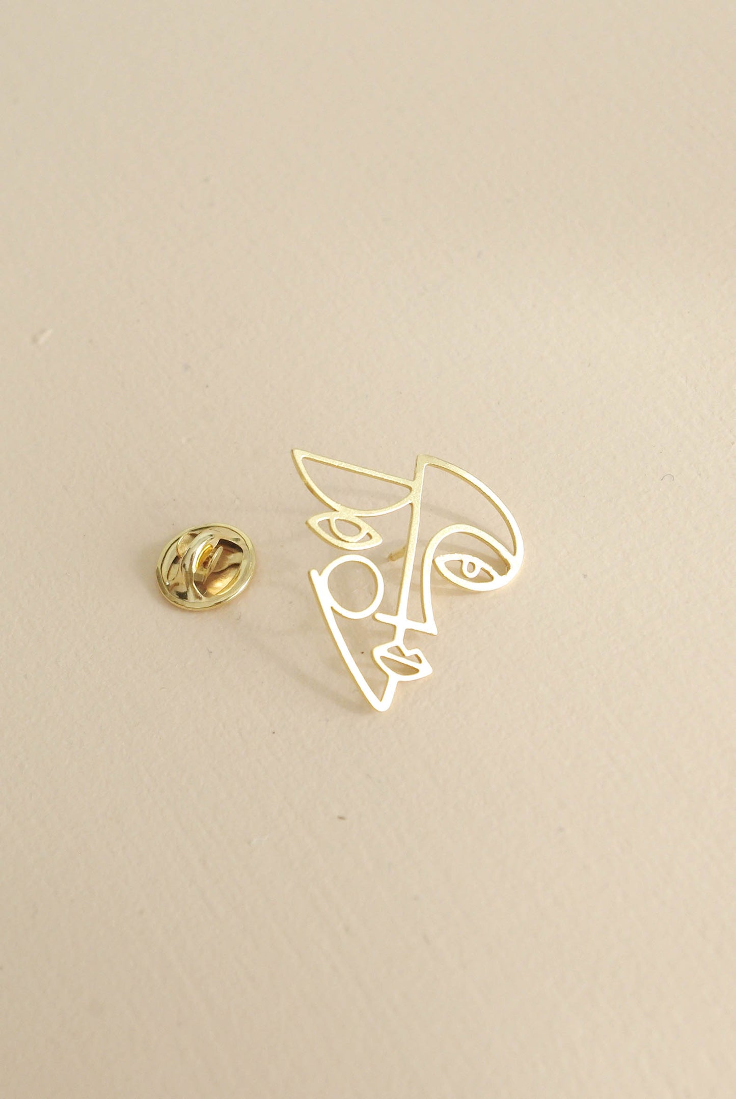 Pin's visage