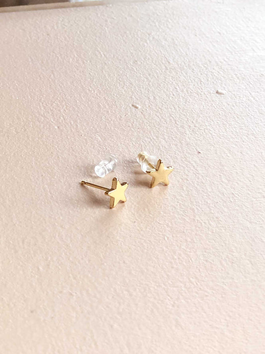 Puces d'oreilles étoiles dorées