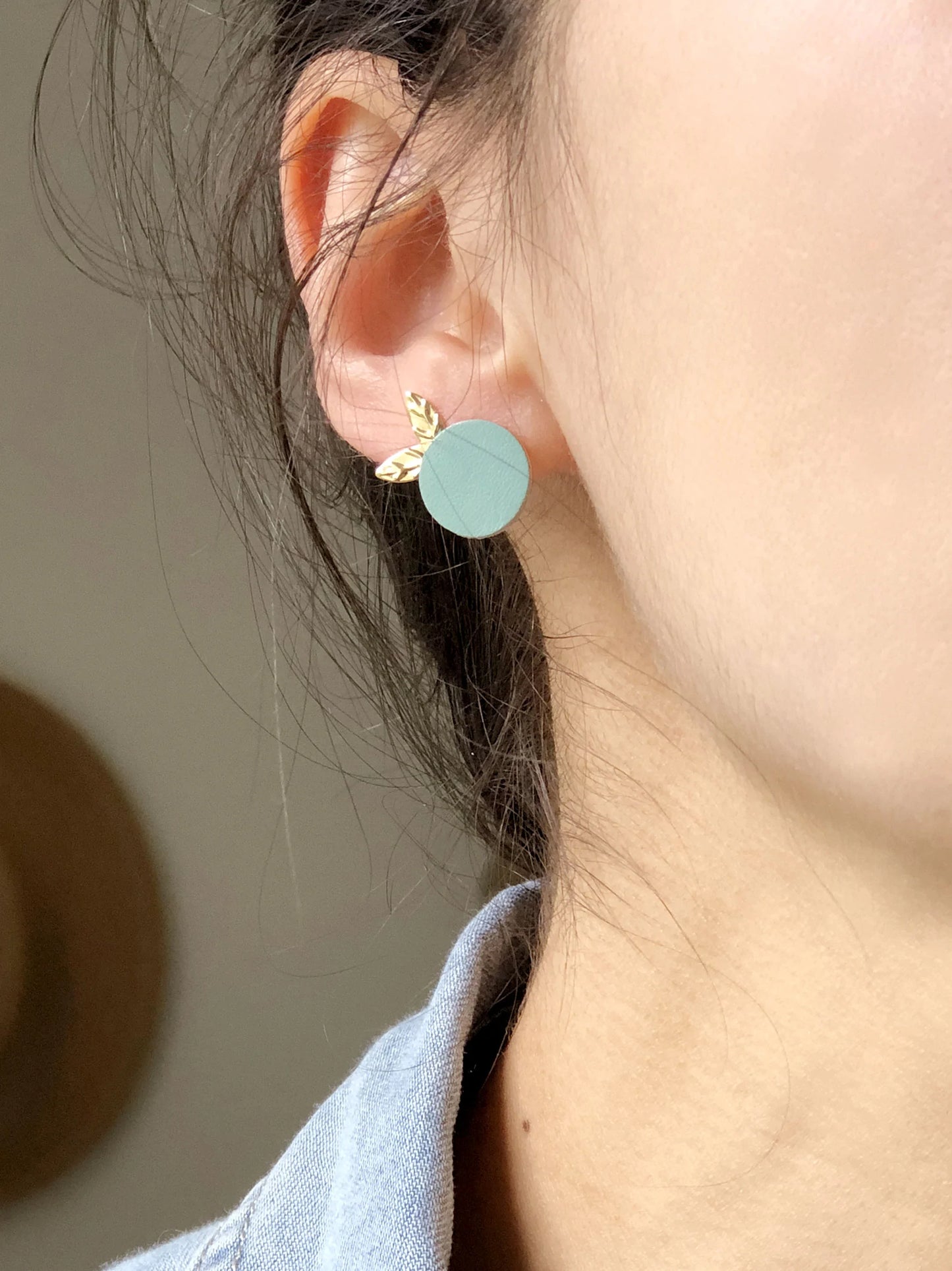 Puces d'oreilles Fruit en cuir blanc