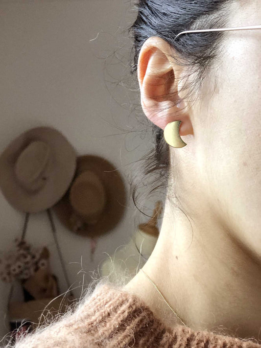 Puces d'oreilles lunes dorées