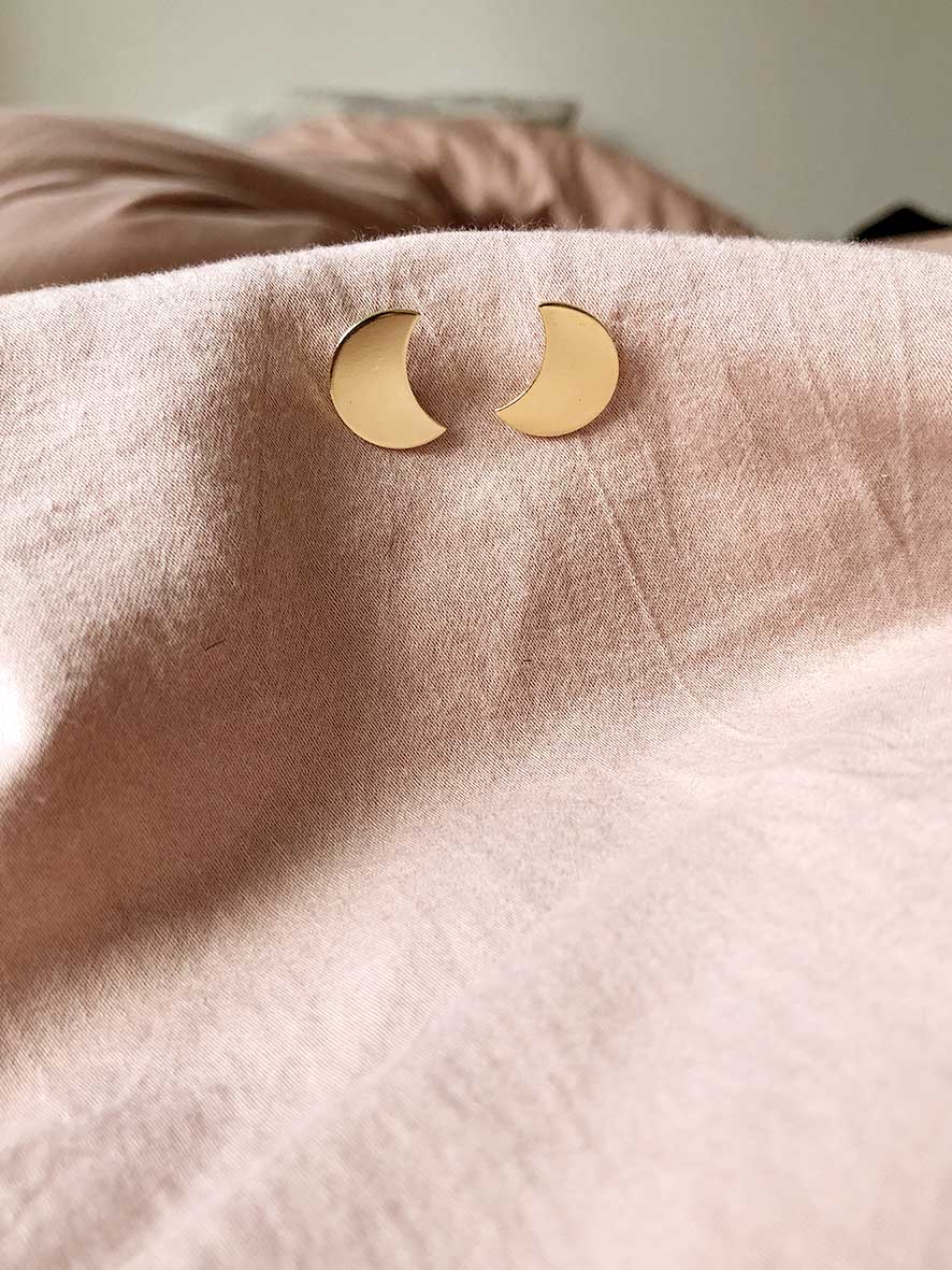 Puces d'oreilles lunes dorées