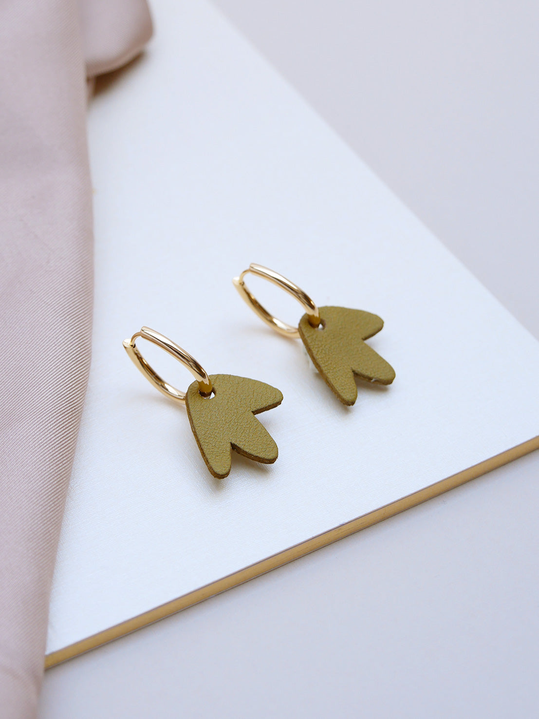 mini Bilbao - Boucles d'oreilles en cuir vert pistache