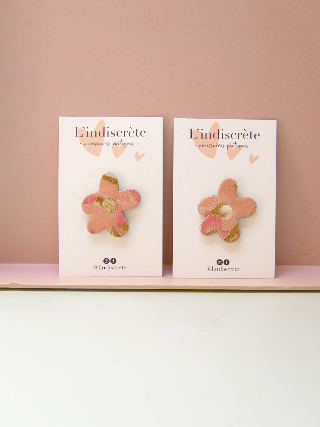BARCELONE - pin's fleur en cuir palette rose vert