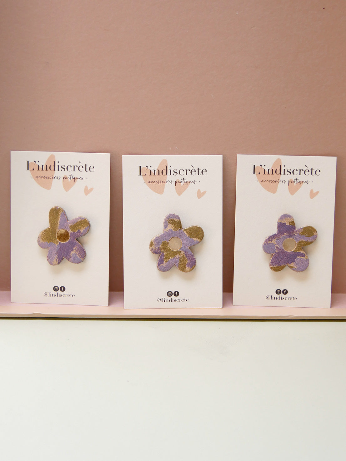 BARCELONE - pin's fleur en cuir palette violet mauve