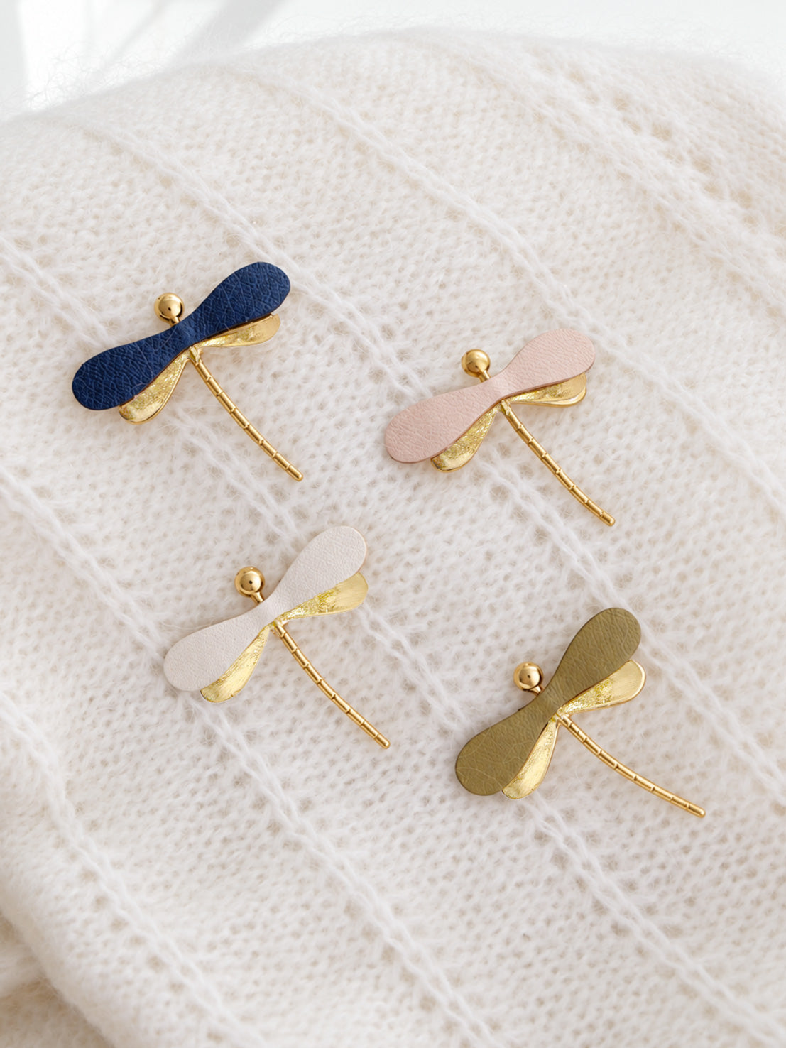 La Libellule - Broche libellule en cuir et or