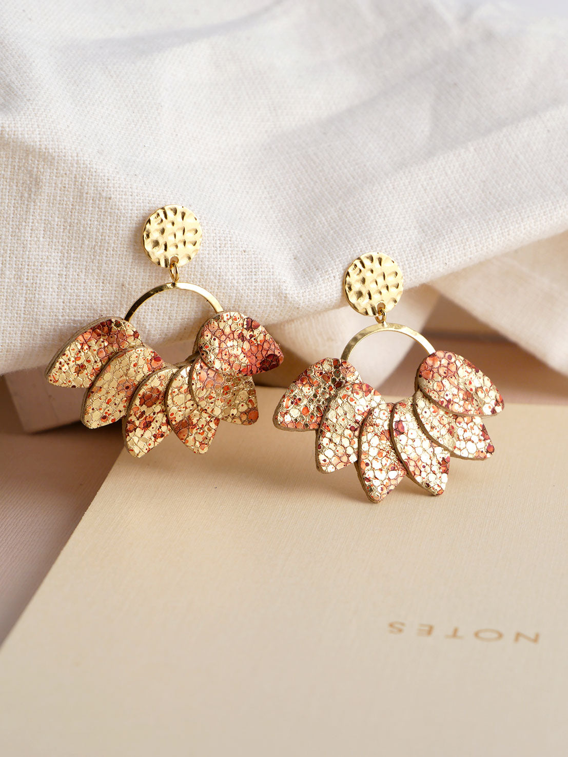 MEXICO - Boucles d'oreilles en cuir or craquelé