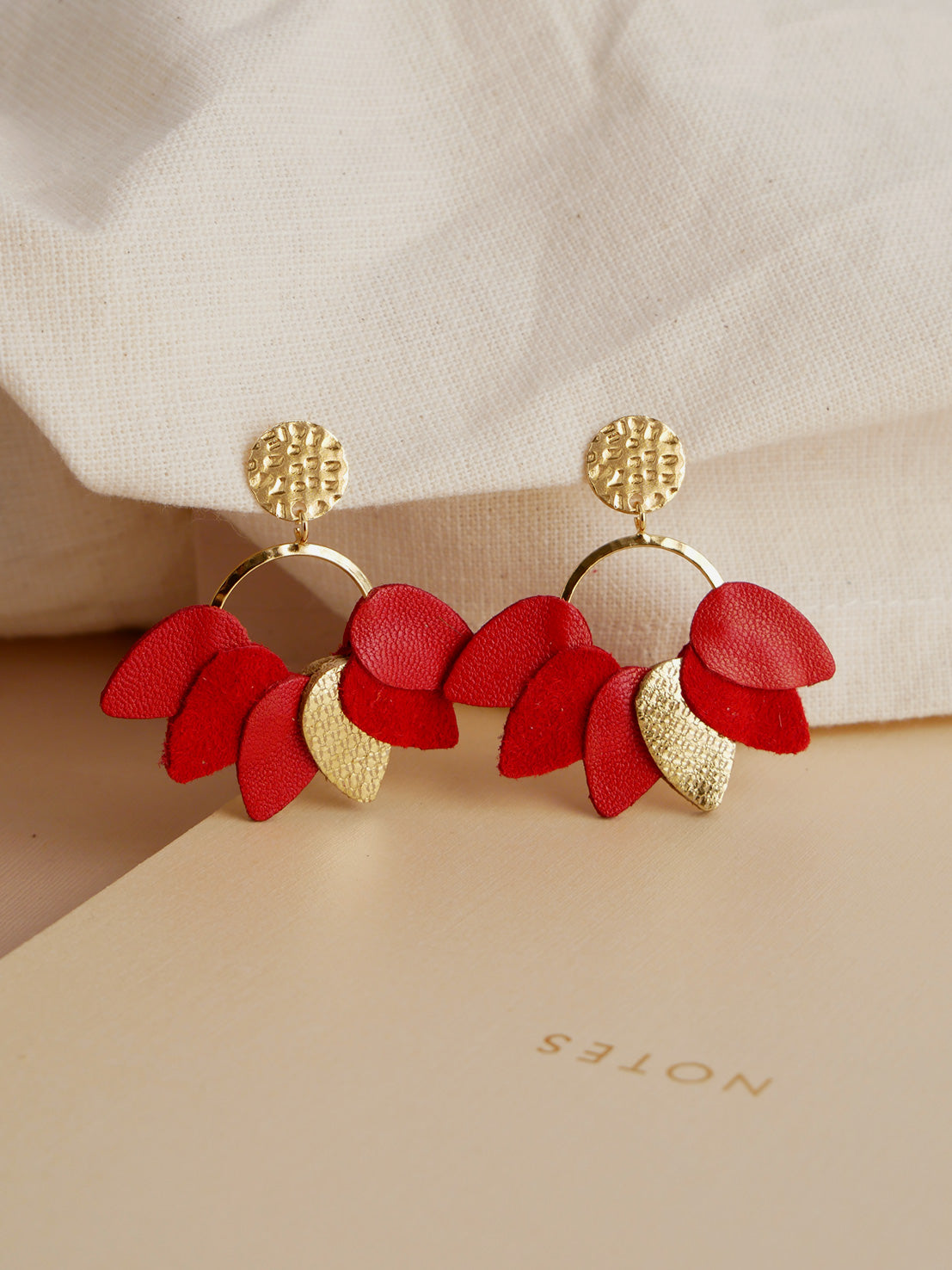 MEXICO - Boucles d'oreilles en cuir rouge et or