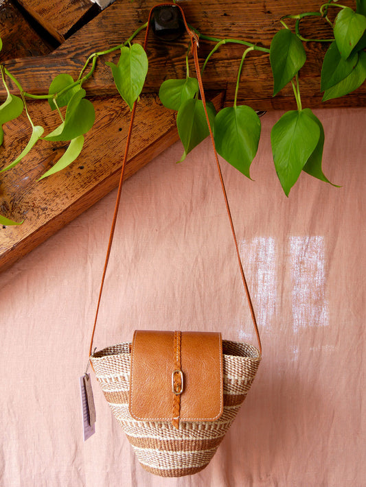 Numéro 101 - Panier en osier et cuir camel à bandoulière