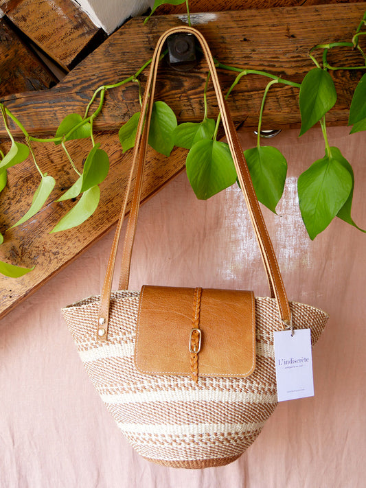 Numéro 96 - Panier en osier et cuir camel à anses