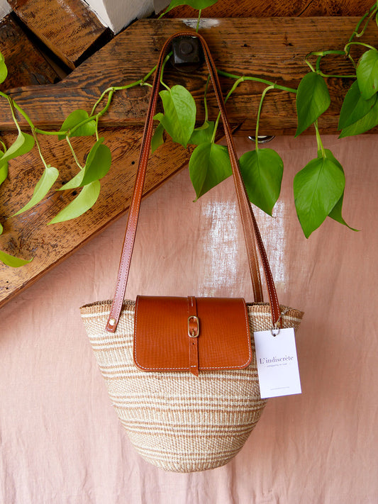 Numéro 97 - Panier en osier et cuir camel à anses