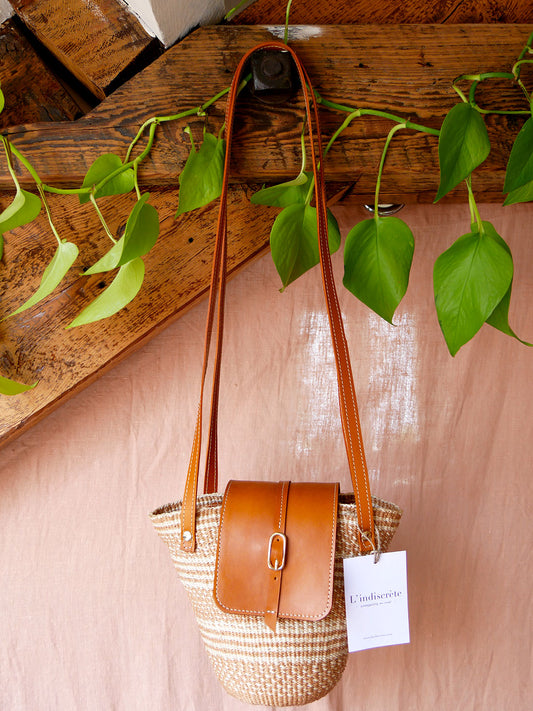 Numéro 98 - Panier en osier et cuir camel à anses
