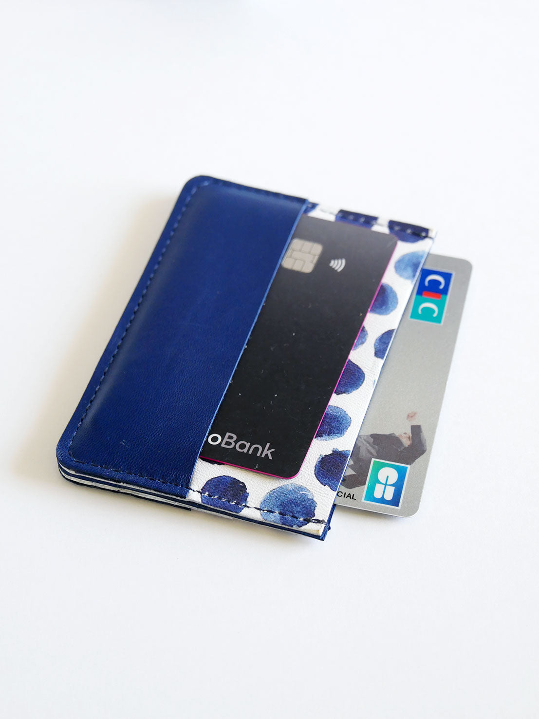 Porte-cartes PC01 en cuir bleu à pois