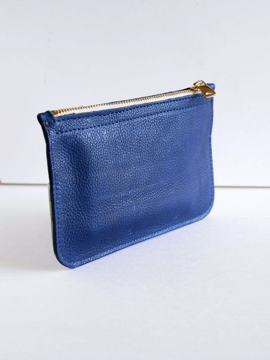 Pochette en cuir bleu à pois- P149