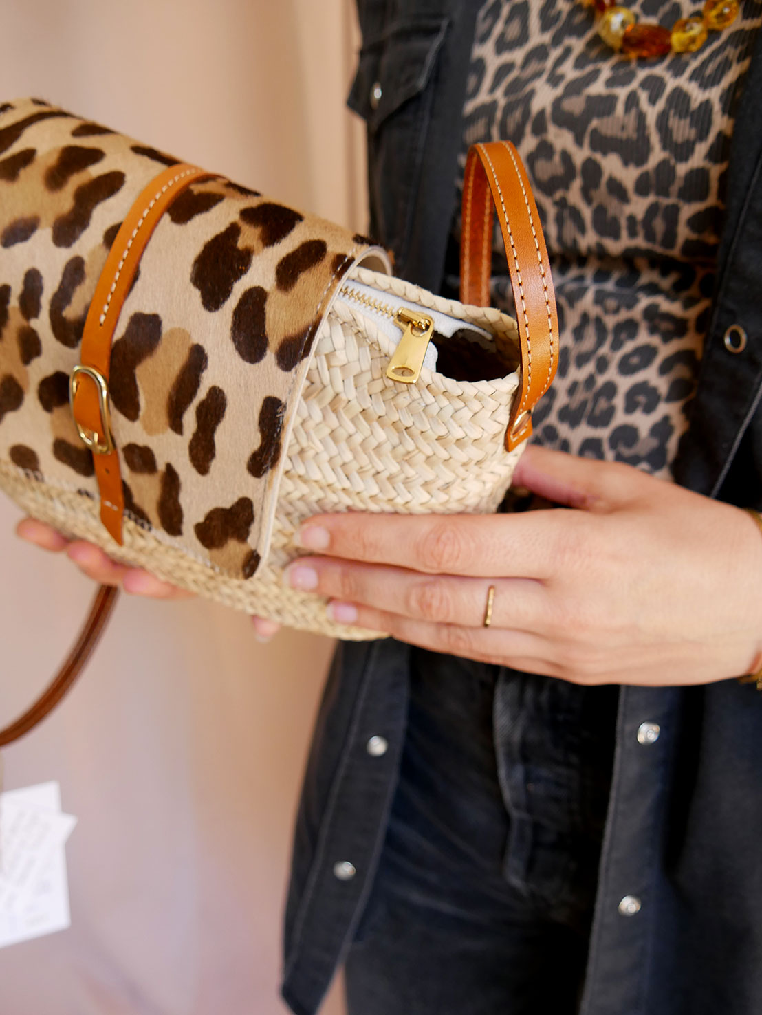 Panier 115 - Panier en osier et cuir léopard à bandoulière