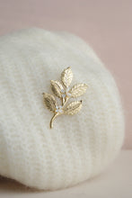 Charger l&#39;image dans la galerie, La branche 2 - Broche branche fleurie en or