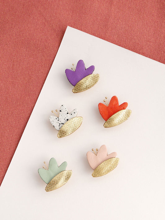 HANA - pin's en cuir de couleur et or