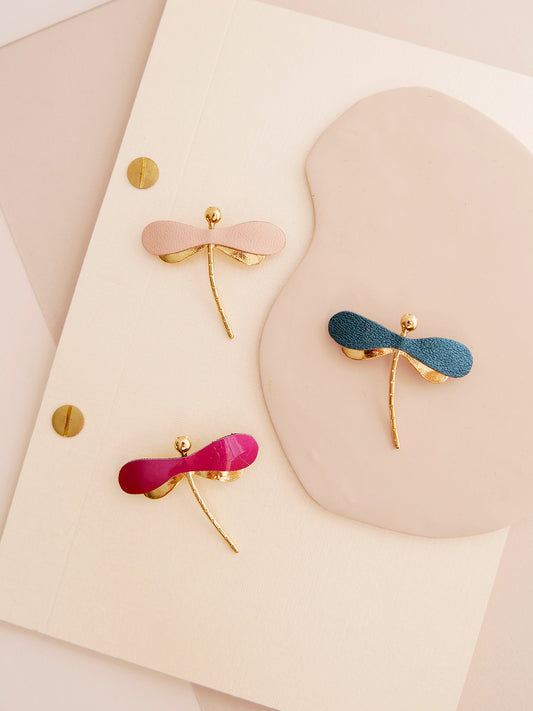 La Libellule - Broche libellule en cuir vert émeraude