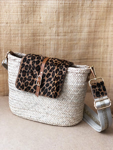 Numéro 1 -Panier en osier et cuir léopard à bandoulière
