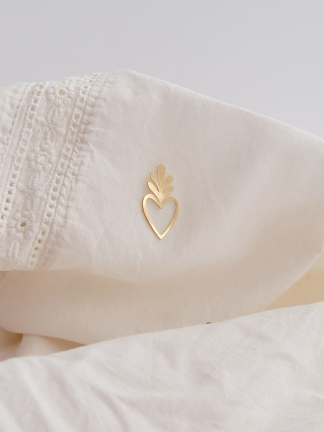 Pin's coeur sacré