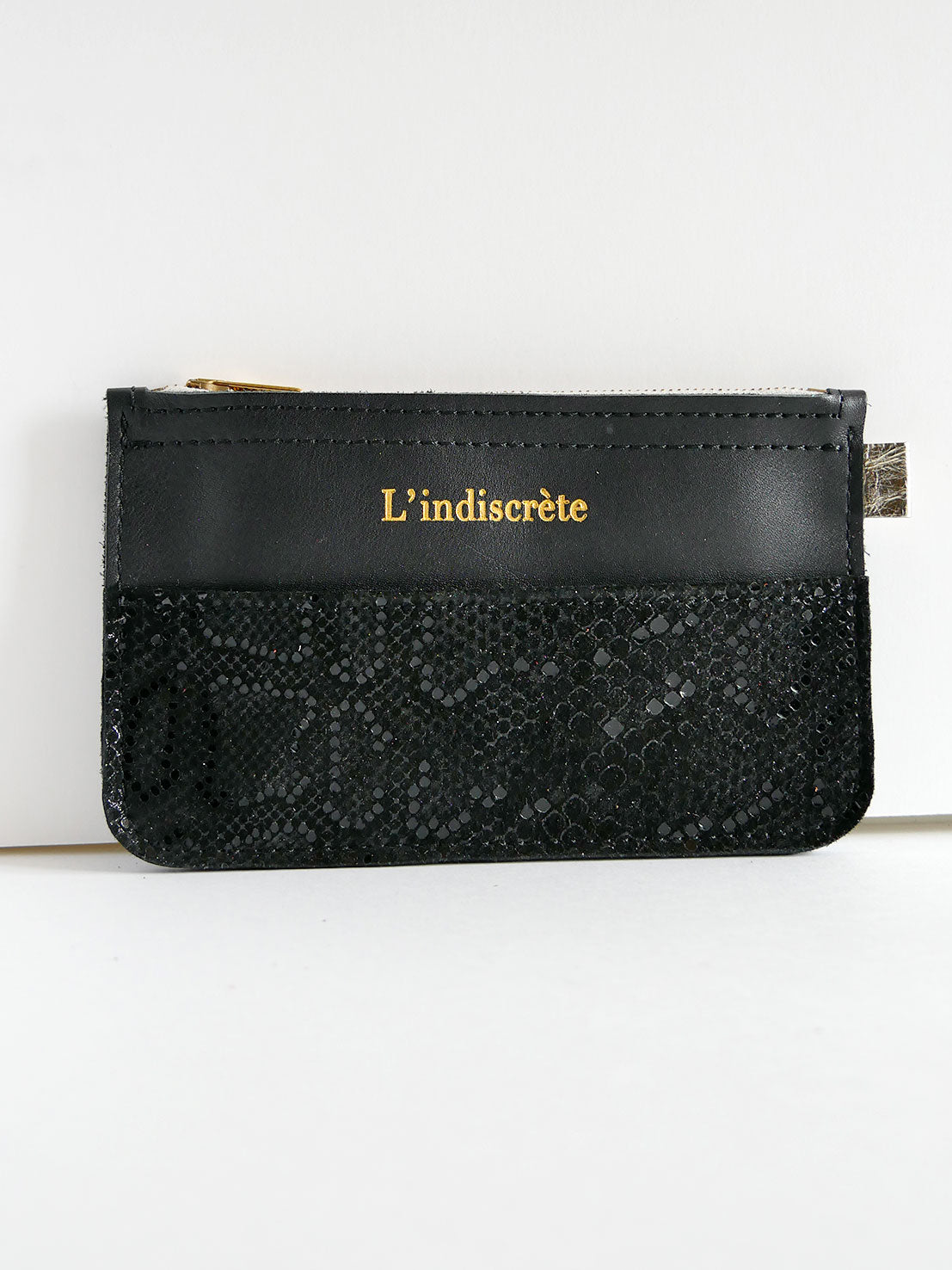 Pochette en cuir noir lisse et brillant- P115