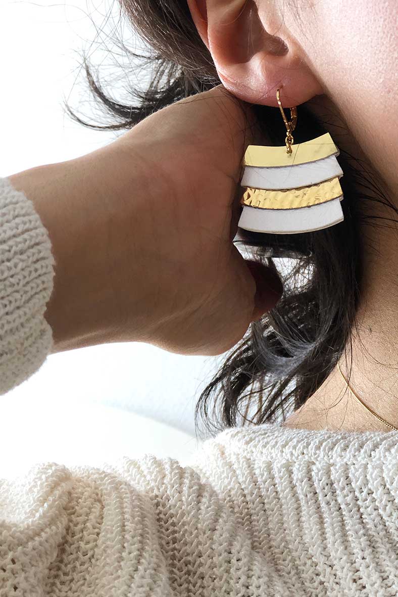 Cadix - Boucle d'oreilles en cuir blanc et or