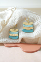 Charger l&#39;image dans la galerie, Cadix - Boucle d&#39;oreilles en cuir bleu lagon et or