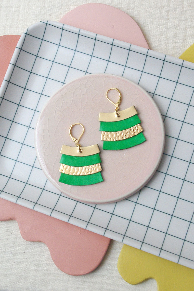 Cadix - Boucle d'oreilles en cuir vert vif et or