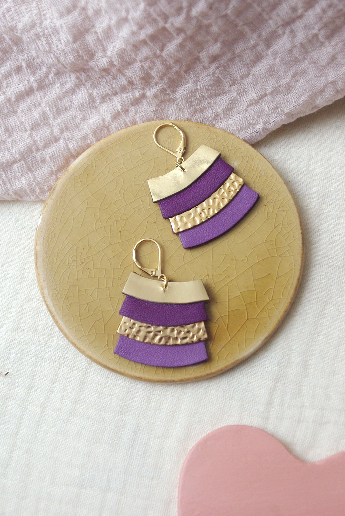 Cadix - Boucle d'oreilles en cuir violet et or