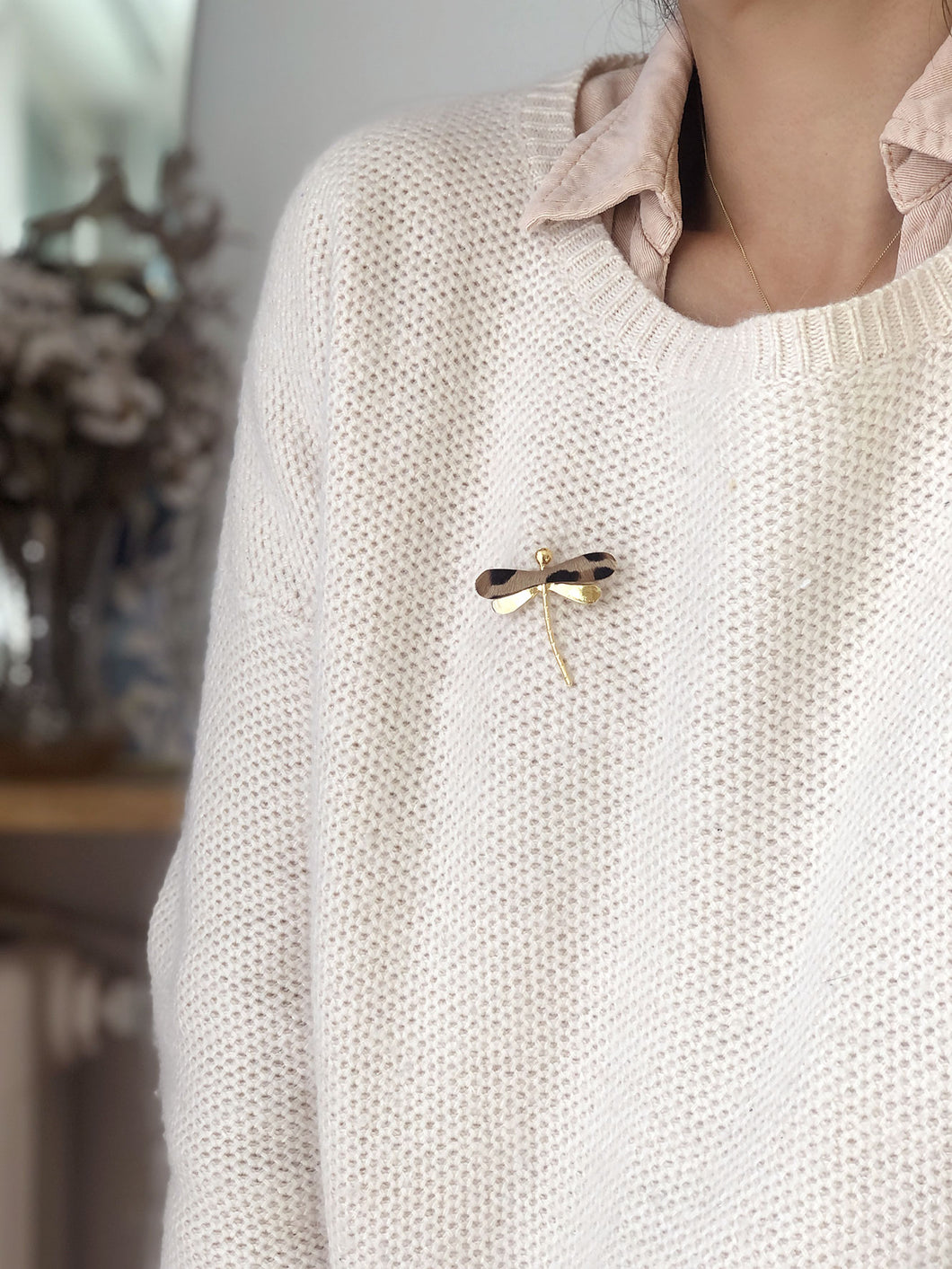 La Libellule - Broche libellule en cuir léopard et or