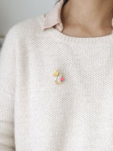Charger l&#39;image dans la galerie, NAMI - Broche Nami en cuir rose fuchsia