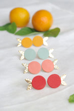 Charger l&#39;image dans la galerie, Puces d&#39;oreilles Fruit en cuir vert pomme
